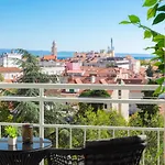 V Luxury Apartman
